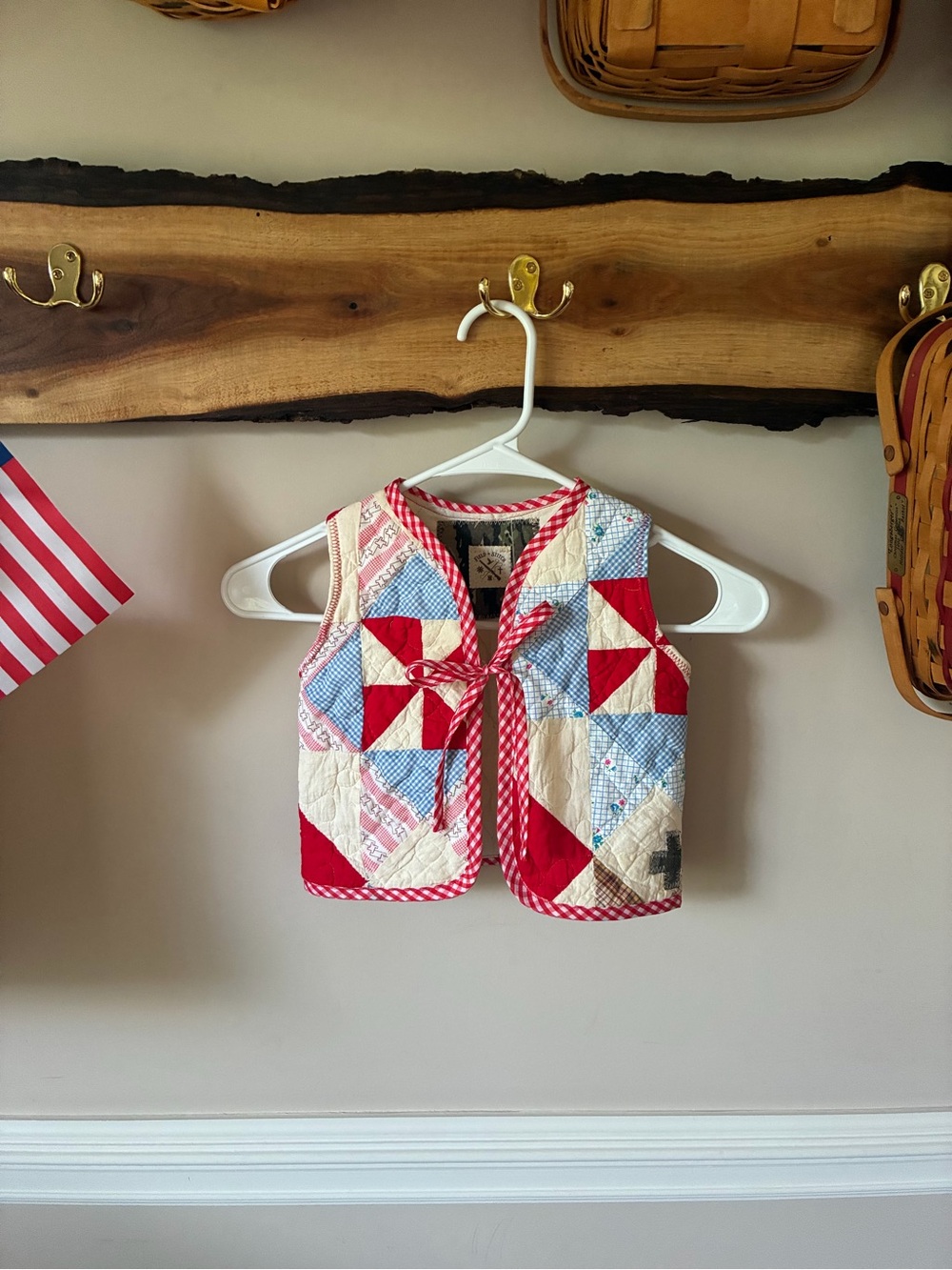 Field Stitch Handmade Patchwork Quilt 2T Vest Red White Ohio Star Vintage